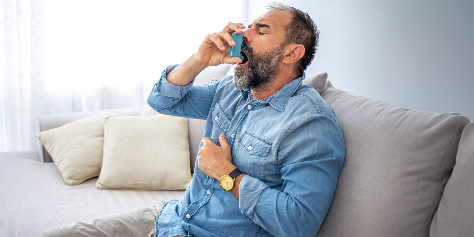 Imagem ilustrando os sintomas e tratamento da asma, uma doença respiratória comum que afeta milhões de pessoas em todo o mundo.